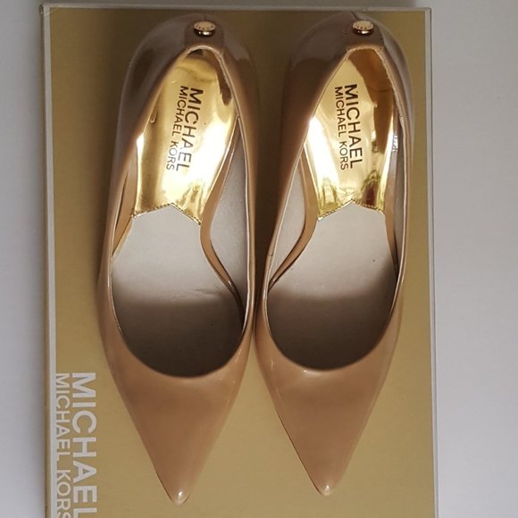Michael Kors Elisa Pumps - Picture 7 of 11